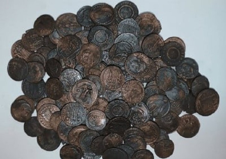 73 qədim Roma sikkəsi 15 min funt-sterlinqə satılıb