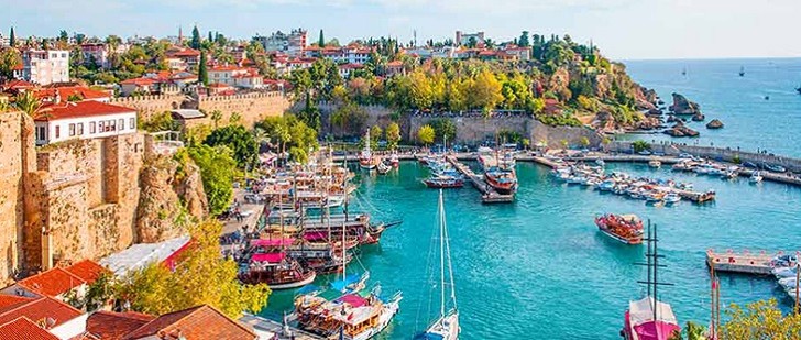 Türkiyə 9 ayda turizmdən 42 mlrd dollar gəlir əldə edib