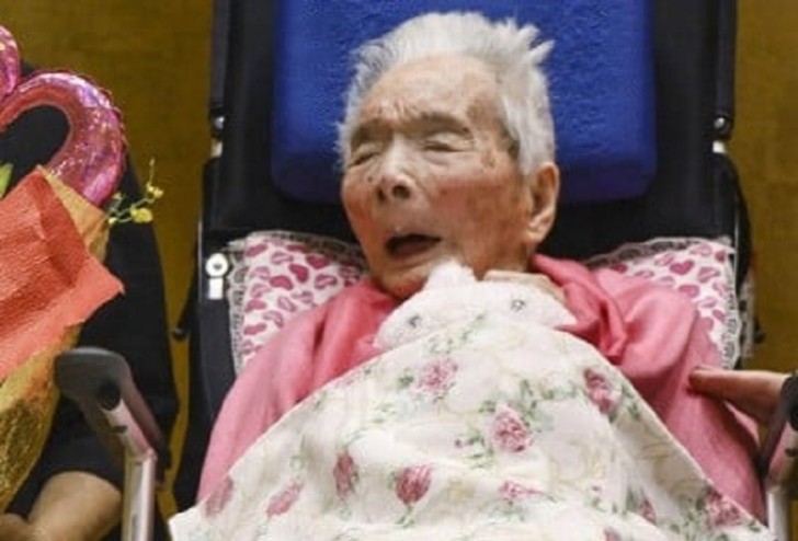 Yaponiyanın ən yaşlı sakini öldü