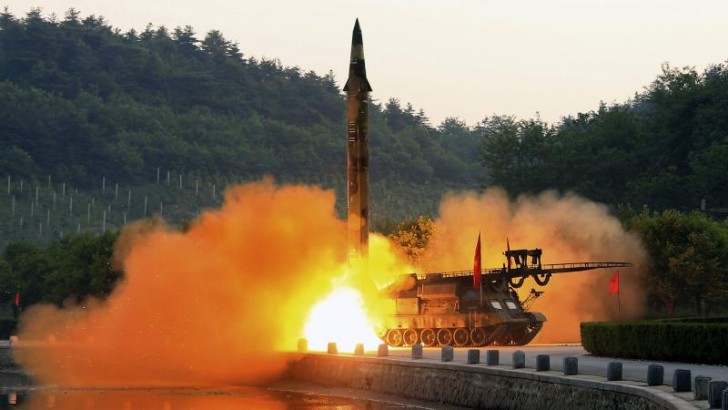 Şimali Koreya Şərq dənizinə qitələrarası ballistik raket atdı