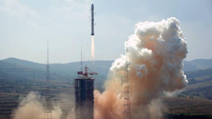 Çin "BeiDou" üçün kosmosa iki peyk göndərdi