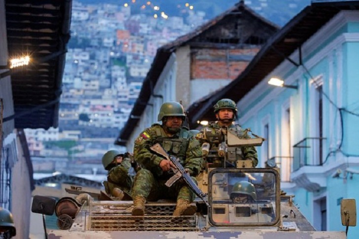 Ekvadorun paytaxtına hərbi texnika yeridilib