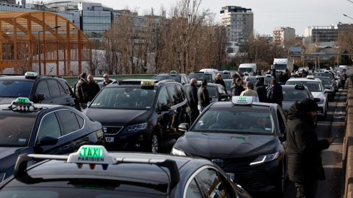 Fransada taksi sürücüləri sosial təminat qanununa etiraz ediblər