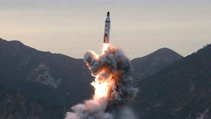 Cənubi Koreya: "Şimali Koreya çox sayda naməlum raket atıb"