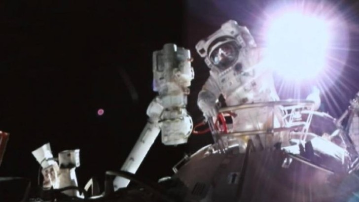 Çinin taikonavt komandası ikinci kosmos yürüşünü həyata keçirib
