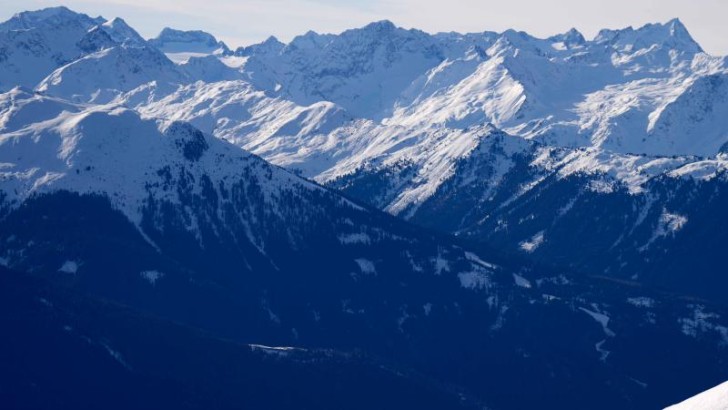 İsveçrənin Alp dağlarında beş xizəkçi ölü tapılıb