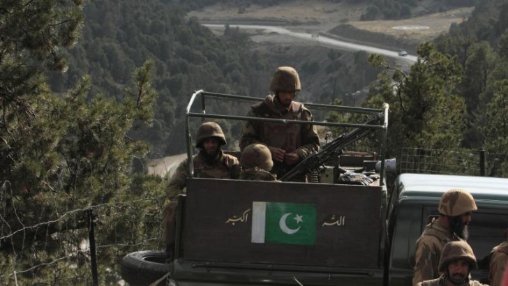 Pakistanda konvoya hücum nəticəsində 2 əsgər həyatını itirib