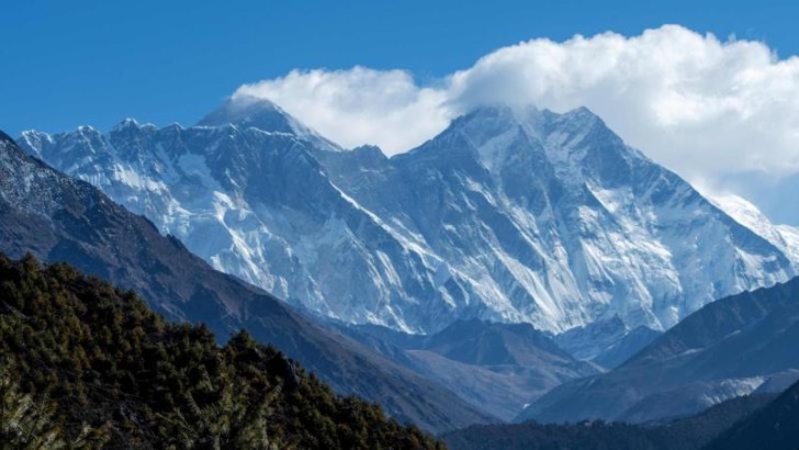 Nepal Everest alpinistlərinə GPS məcburiyyəti tətbiq etdi