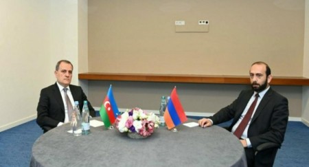 Almatıda Ceyhun Bayramov-Ararat Mirzoyan görüşü başladı -