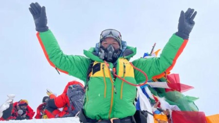 Nepallı alpinist Kami Rita 29-cu dəfə Everestin zirvəsinə qalxaraq dünya rekordu qırıb