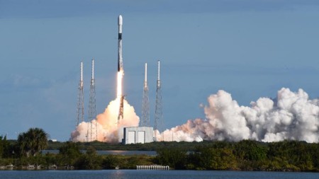 "SpaceX" kosmosa 23 "Starlink" və 2 müşahidə peyki göndərdi