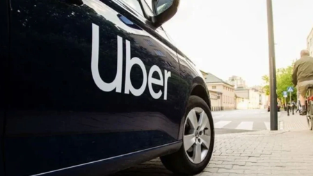 Taksi sürücüləri "Uber"ə qarşı iddia qaldırdı