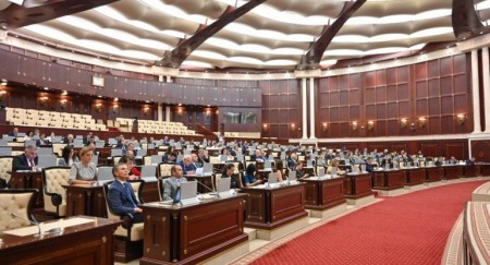 Milli Məclisin sonuncu plenar iclası başlayıb