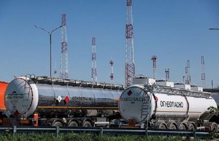 Macarıstan Rusiya və Slovakiya ilə Ukrayna ərazisindən neft tranzitini müzakirə edib