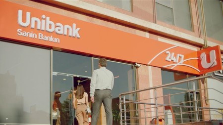 Şirkətlər “Unibank”dan pullarını çıxarıb