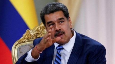 Maduro canlı yayımda "WhatsApp"ı sildi