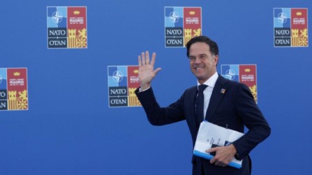 Rutte müttəfiqləri Putinin nüvə təhdidlərinə məhəl qoymamağa çağırıb