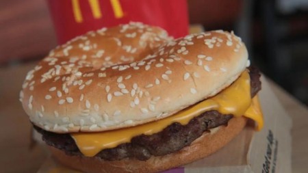 "McDonald's" burgerlərində bakteriya epidemiya halını aldı