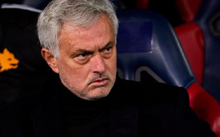 UEFA-dan Mourinyoya cəza