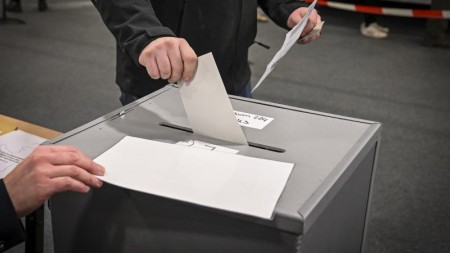 Almaniyada Xristian Birlik partiyaları ilə SPD arasında razılaşdırılan koalisiya protokolu imzalanıb