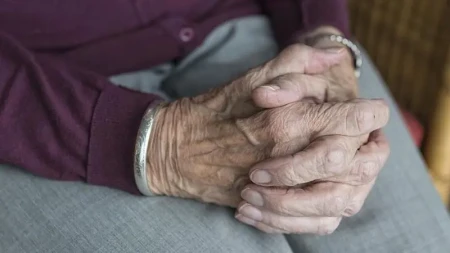 Parkinson xəstəliyinə dair erkən əlamətlər aşkar edilib