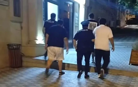 Şəhidlər Xiyabanında qeyri-etik  hərəkətlər edən turistlərə cinayət işi açıldı -