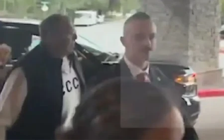 Lavrov Alyaskaya üzərində “СССР” yazılı köynəkdə gəlib -