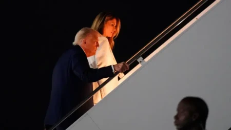 Donald Tramp Melania ilə helikopterdə mübahisə etdi - VİDEO