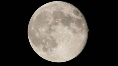 Çin Ayda su tərkibli meteorit kəşf etdi