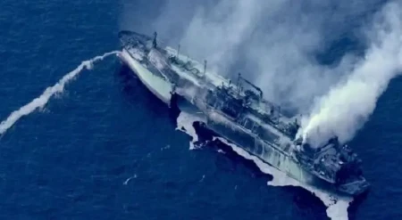 İraq sahillərində hücuma məruz qalmış tankerlərdə yanğın söndürülüb