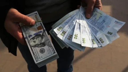 İranda dollar milli valyuta qarşısında tarixi zirvəyə yüksəlib