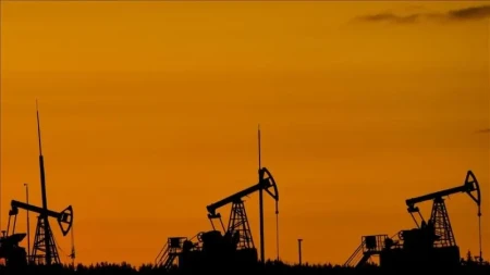 Brent neftinin bir bareli 104,61 dollardan satılır