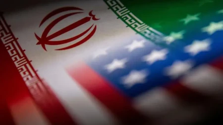İran Bəhreydəki Amerika donanmasını hədəf aldı