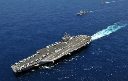 Tramp "USS Abraham Lincoln" təyyarədaşıyan gəmisinin Yaxın Şərqdən qayıtdığını təsdiqləyib