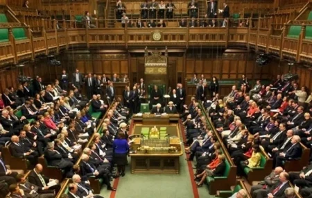Böyük Britaniya parlamentində Naycel Faraj haqqında təhqiqat bərpa olunub