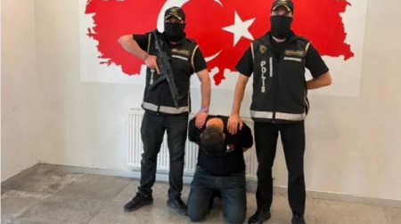 Polis axtarışda olan şəxsi Bakıda saxladı - Türkiyəyə təhvil verildi