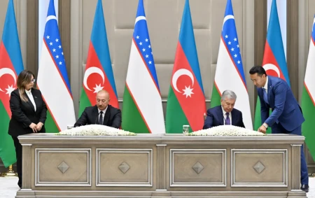 Əbədi dostluq haqqında Müqavilə imzaladılar...