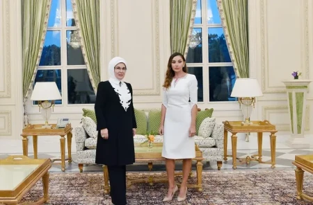 Əminə Ərdoğan Mehriban Əliyevanı təbrik edib