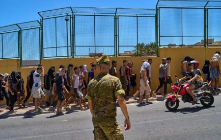 İspaniya müxalifəti Seuta böhranına görə baş naziri ittiham edir