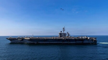 USS Abraham Lincoln doqquz aylıq missiyadan sonra Yaxın Şərqdən ABŞ-a qayıdır