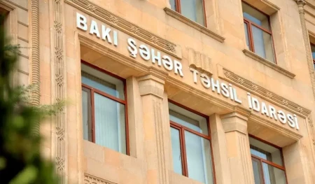 Bəzi məzunlar qızıl və gümüş nişanla təltif edildi