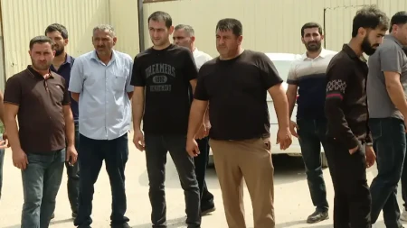 Bir qrup işçi tikinti şirkətindən maaşını ala bilmir -