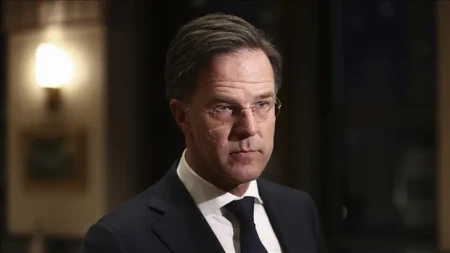 Rutte: NATO ölkələri müdafiəyə yatırımları artırmalıdır