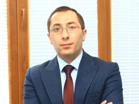 Müəllimlərin vahid geyim formasını sərt "dress-kod" kimi tətbiq etməməliyik -