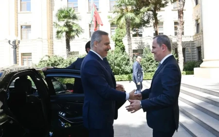 Ceyhun Bayramov Hakan Fidanı qarşıladı -
