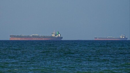 İran Hörmüz boğazında 2 ABŞ gəmisi, 8 tanker və 10 digər gəmini hədəfə aldığını açıqlayıb