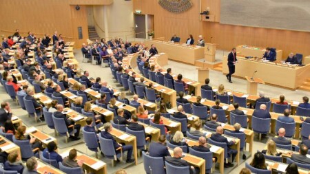 İsveçdə keçirilən parlament seçkisində sol blok 3 mandat fərqi ilə öndədir