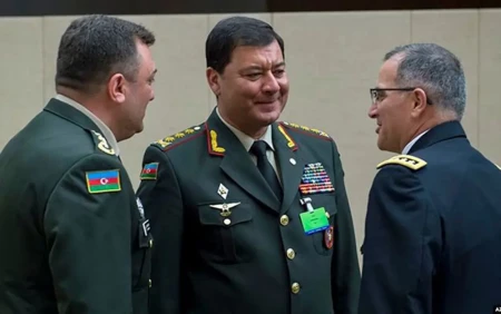 Nəcməddin Sadıkova 21 minlik armudu stəkan alan polkovnikin məhkəməsi  keçirilir