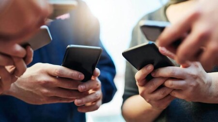 Erkən yaşda smartfon istifadəsi yemək pozuntusu riskini artırır