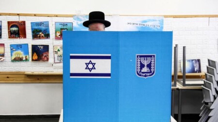 İsraildə seçki yarışı gərgin keçir: Netanyahu bloku ilə müxalifət arasında fərq cüzidir